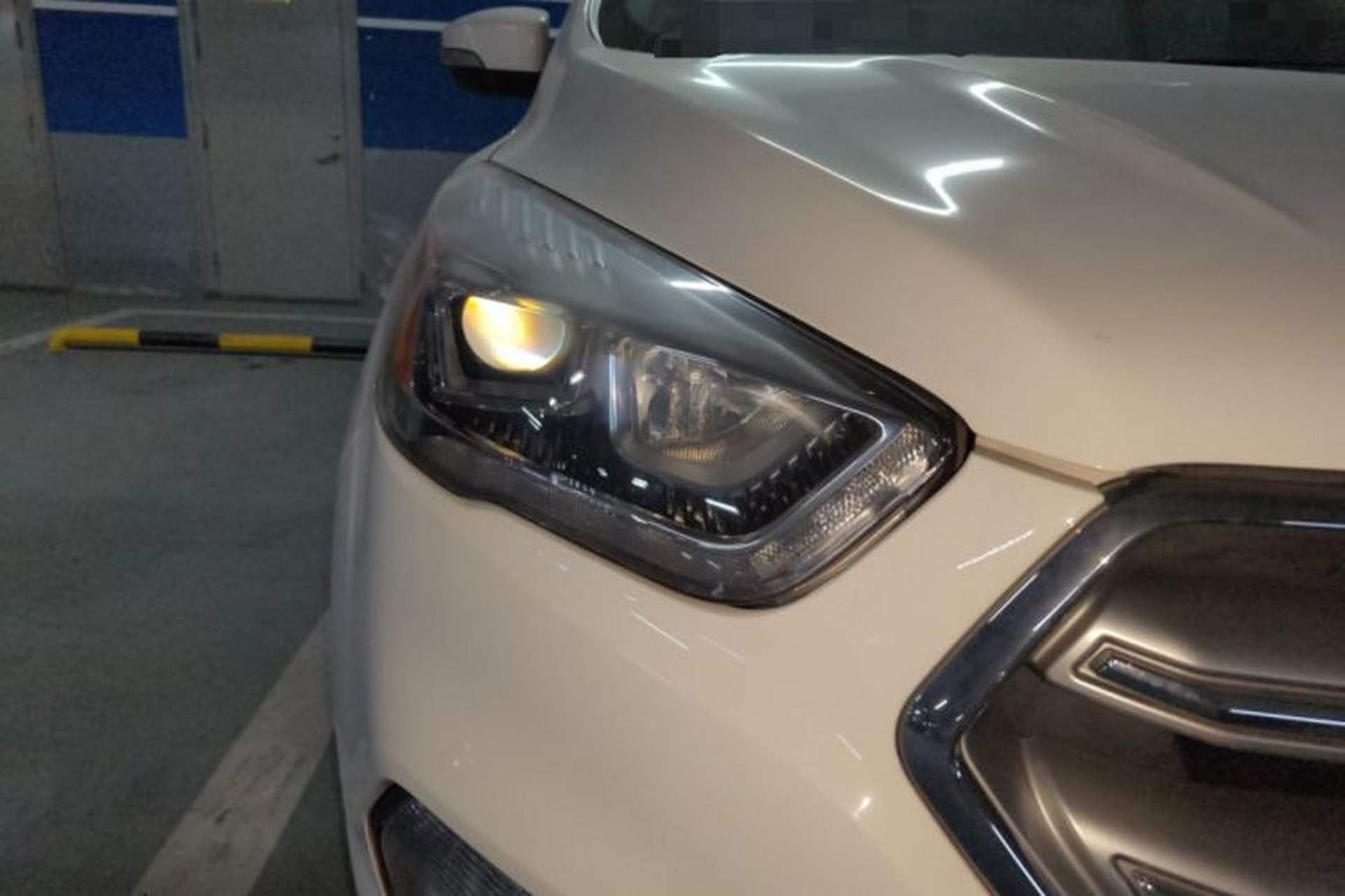 Used Ford Kuga 2018 EcoBoost 180 Two-Wheel-Drive Platinum Edition Right Front Headlight