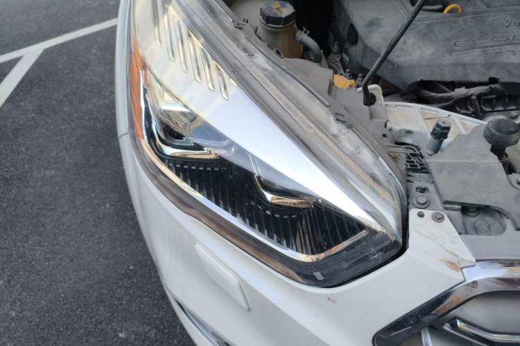 Used Ford Kuga 2018 Facelifted EcoBoost 180 Two-Wheel Drive Luxury Wing Edition Right Front Headlight