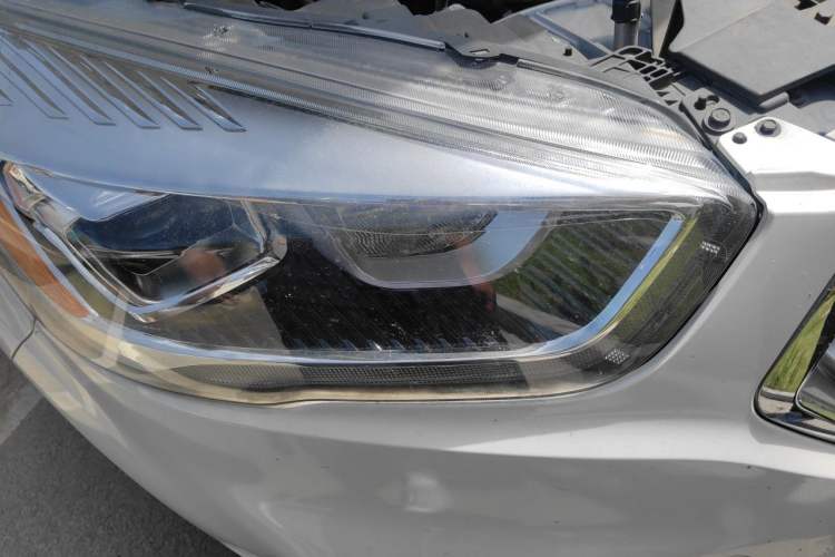 Used Ford Kuga 2018 Facelifted EcoBoost 180 Two-Wheel-Drive Platinum Wing Edition Right Front Headlight