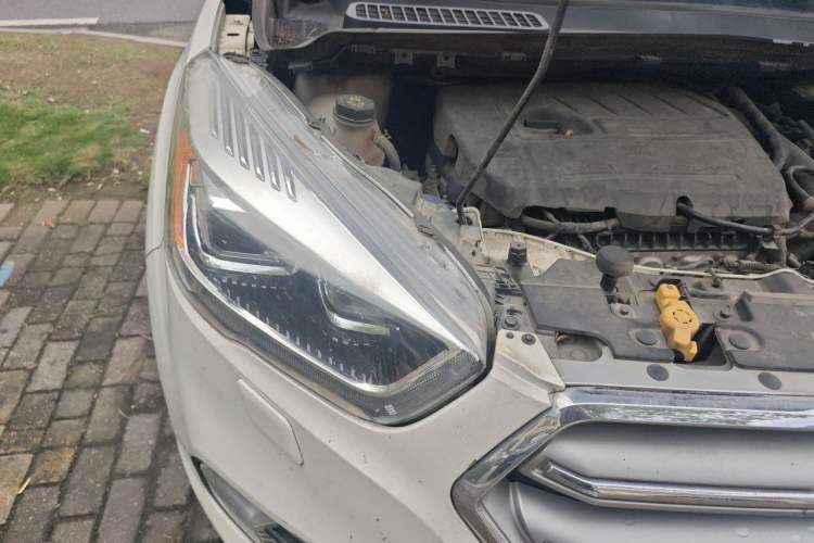 Used Ford Kuga 2018 EcoBoost 180 Two-Wheel-Drive Luxury Wing Edition Right Front Headlight