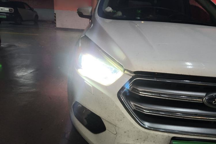 Used Ford Kuga 2018 Facelifted EcoBoost 180 Two-Wheel Drive Luxury Wing Edition Right Front Headlight