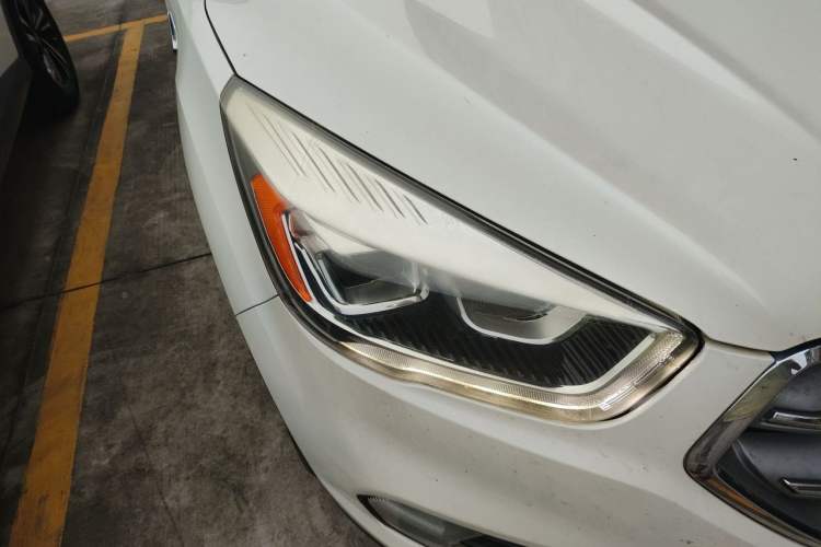 Used Ford Kuga 2018 Facelifted EcoBoost 180 Two-Wheel-Drive Platinum Wing Edition Right Front Headlight