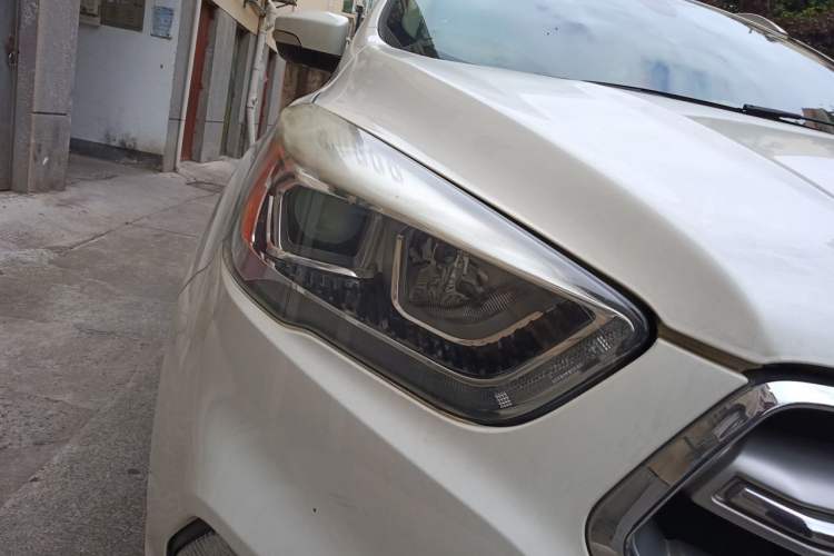 Used Ford Kuga 2018 Facelifted EcoBoost 180 Two-Wheel-Drive Platinum Wing Edition Right Front Headlight