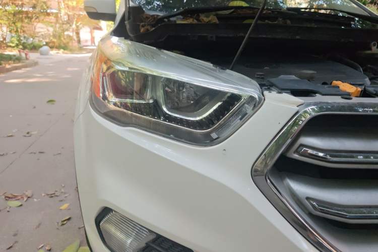 Used Ford Kuga 2018 EcoBoost 180 Two-Wheel-Drive Platinum Edition Right Front Headlight