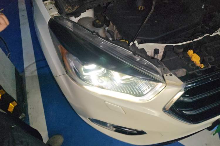 Used Ford Kuga 2018 Facelift EcoBoost 245 All-Wheel-Drive Sport Model Right Front Headlight