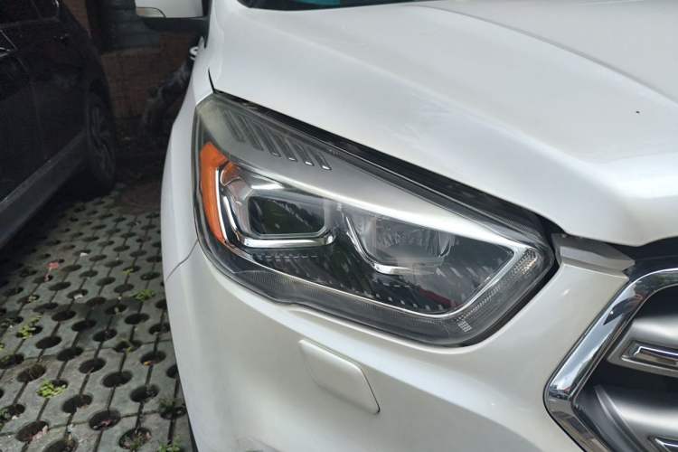 Used Ford Kuga 2018 EcoBoost 180 Two-Wheel-Drive Luxury Wing Edition Right Front Headlight