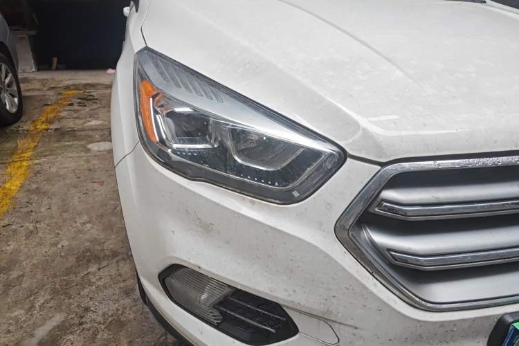 Used Ford Kuga 2018 EcoBoost 180 Two-Wheel-Drive Platinum Edition Right Front Headlight