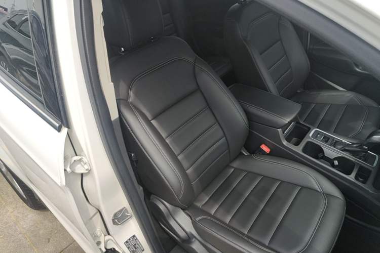 Used Ford Kuga 2018 Facelifted EcoBoost 180 Two-Wheel-Drive Platinum Wing Edition Right Front Seat