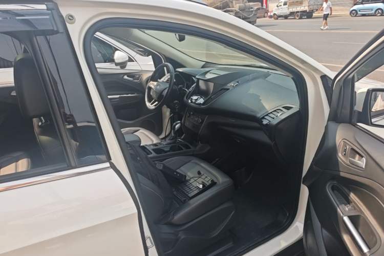 Used Ford Kuga 2018 Facelifted EcoBoost 180 Two-Wheel-Drive Platinum Wing Edition Right Front Seat