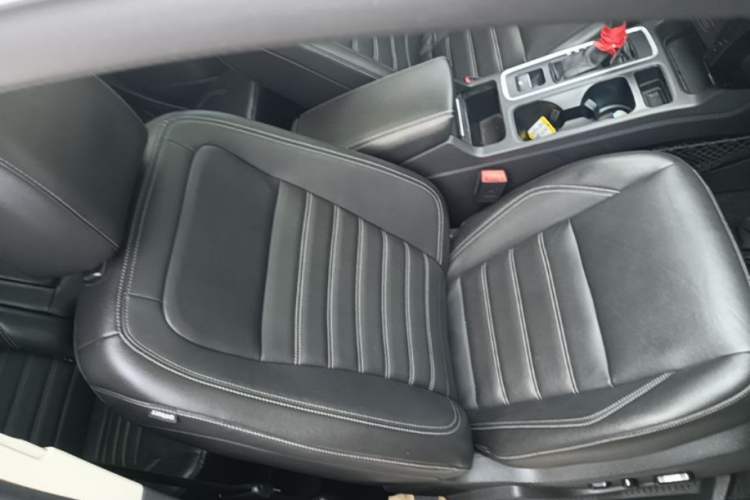 Used Ford Kuga 2018 Facelifted EcoBoost 180 Two-Wheel Drive Luxury Wing Edition Right Front Seat