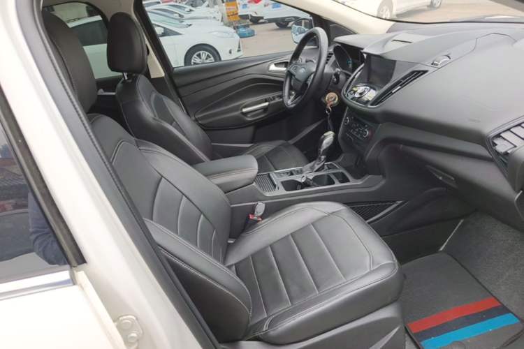 Used Ford Kuga 2018 EcoBoost 180 Two-Wheel-Drive Platinum Edition Right Front Seat
