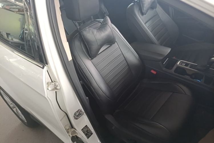 Used Ford Kuga 2018 EcoBoost 180 Two-Wheel-Drive Luxury Wing Edition Right Front Seat