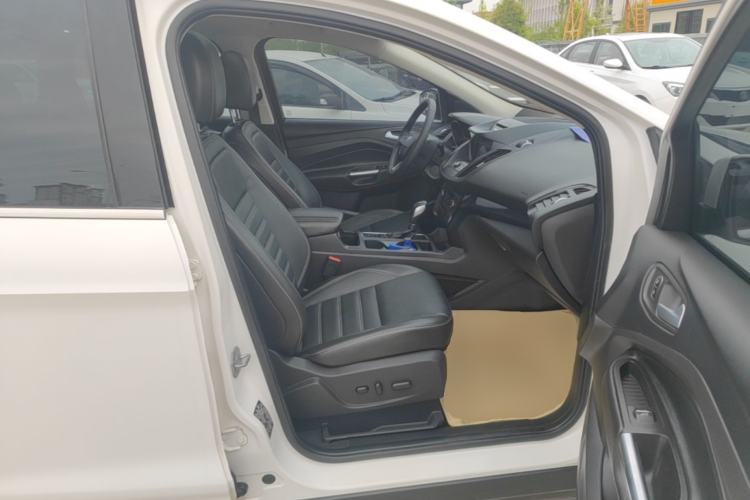 Used Ford Kuga 2018 EcoBoost 180 Two-Wheel-Drive Luxury Wing Edition Right Front Seat