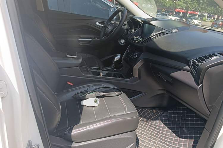 Used Ford Kuga 2018 EcoBoost 180 Two-Wheel-Drive Platinum Edition Right Front Seat