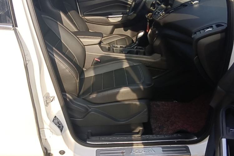 Used Ford Kuga 2018 EcoBoost 180 Two-Wheel-Drive Platinum Edition Right Front Seat