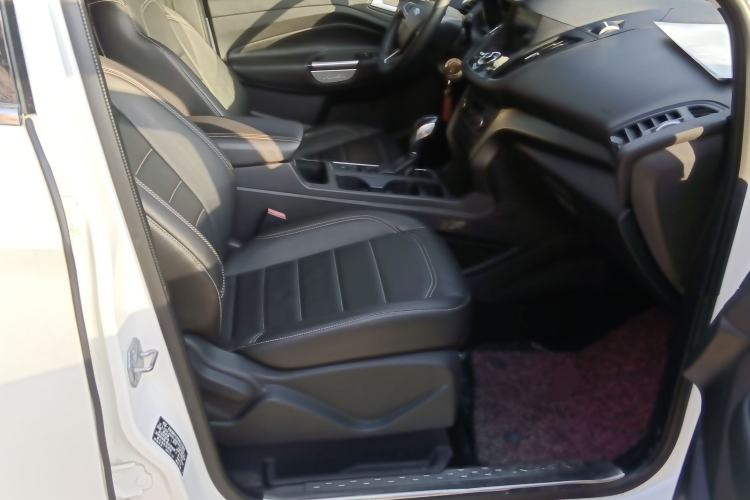 Used Ford Kuga 2018 EcoBoost 180 Two-Wheel-Drive Platinum Edition Right Front Seat