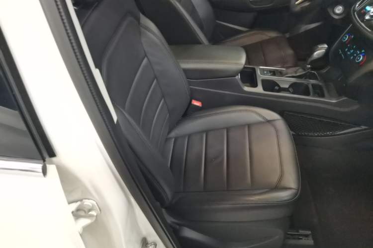 Used Ford Kuga 2018 EcoBoost 180 Two-Wheel-Drive Platinum Edition Right Front Seat