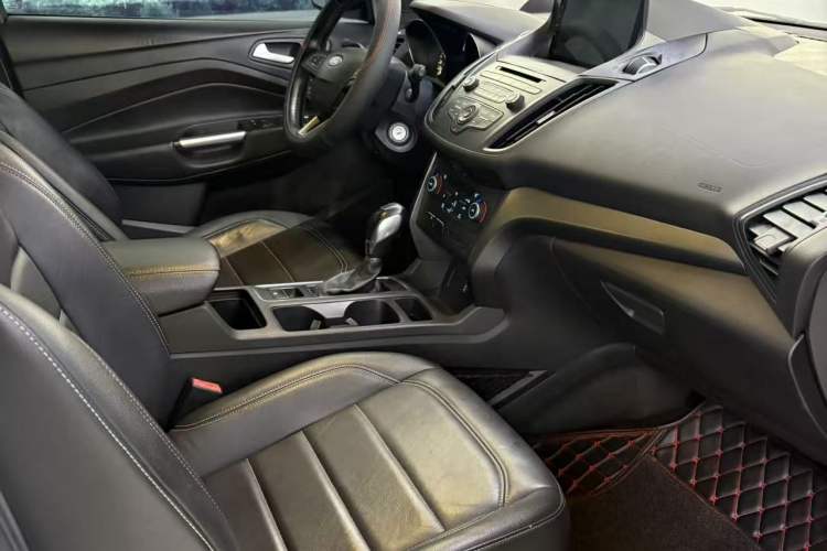 Used Ford Kuga 2018 EcoBoost 180 Two-Wheel-Drive Platinum Edition Right Front Seat