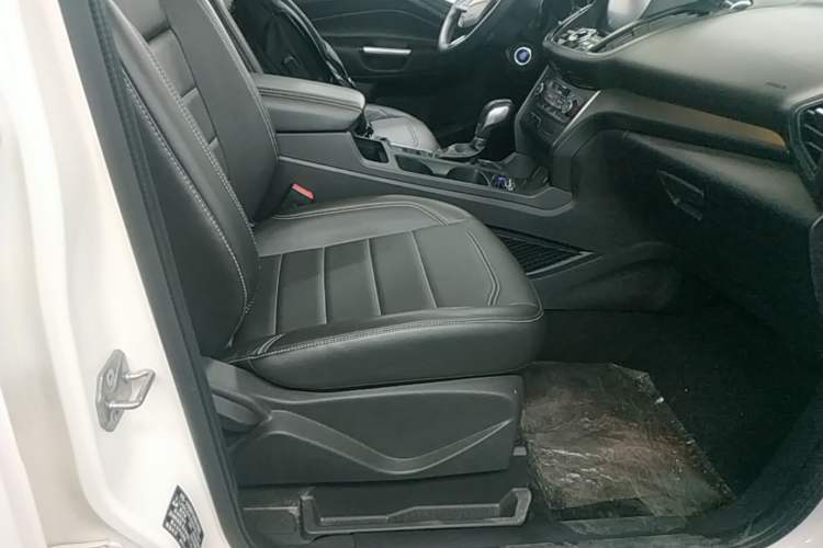 Used Ford Kuga 2018 EcoBoost 180 Two-Wheel-Drive Platinum Edition Right Front Seat
