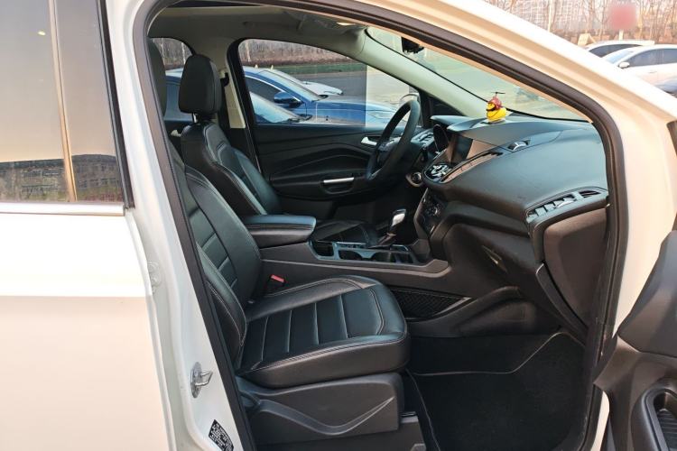 Used Ford Kuga 2018 EcoBoost 180 Two-Wheel-Drive Platinum Edition Right Front Seat