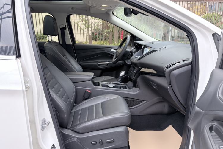 Used Ford Kuga 2018 EcoBoost 180 Four-Wheel Drive Luxury Wing Model Right Front Seat