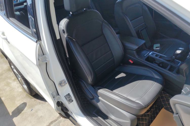 Used Ford Kuga 2018 EcoBoost 180 Two-Wheel-Drive Platinum Edition Right Front Seat