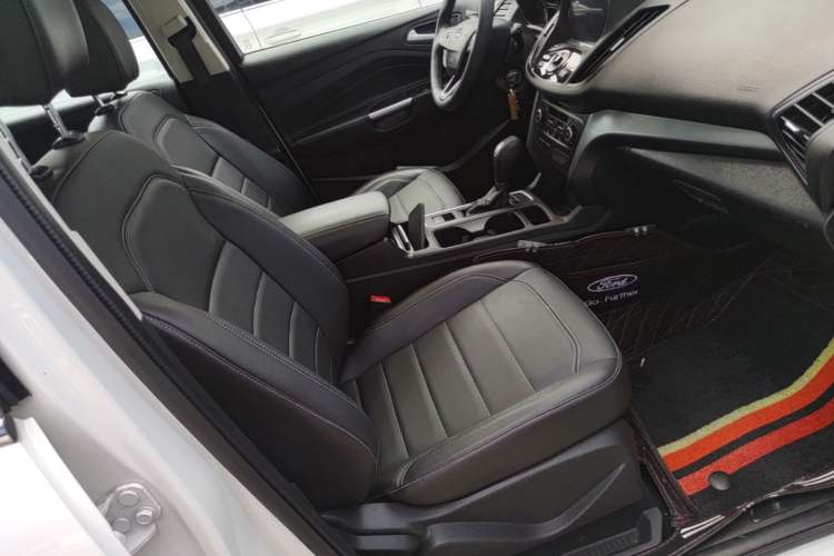 Used Ford Kuga 2018 EcoBoost 180 Two-Wheel-Drive Platinum Edition Right Front Seat
