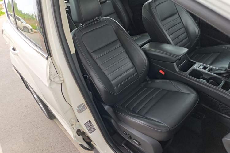 Used Ford Kuga 2018 Facelifted EcoBoost 180 Two-Wheel Drive Luxury Wing Edition Right Front Seat