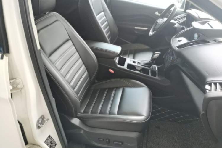 Used Ford Kuga 2018 EcoBoost 180 Two-Wheel-Drive Luxury Wing Edition Right Front Seat