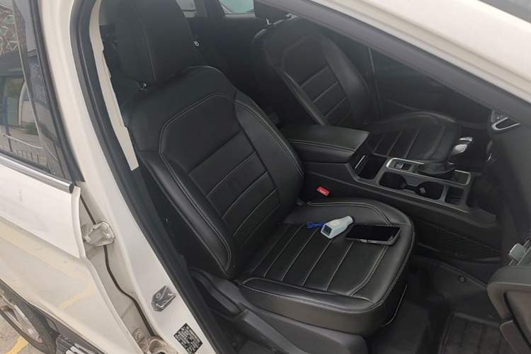 Used Ford Kuga 2018 EcoBoost 180 Two-Wheel-Drive Platinum Edition Right Front Seat