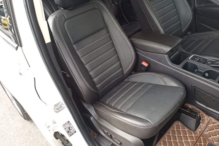 Used Ford Kuga 2018 Facelifted EcoBoost 180 Two-Wheel Drive Luxury Wing Edition Right Front Seat