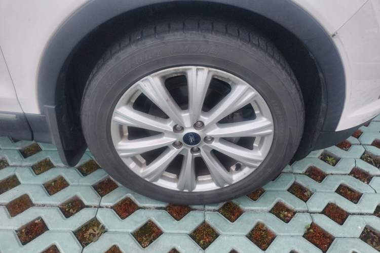 Used Ford Kuga 2018 EcoBoost 180 Two-Wheel-Drive Luxury Wing Edition Right Front Wheel Hub