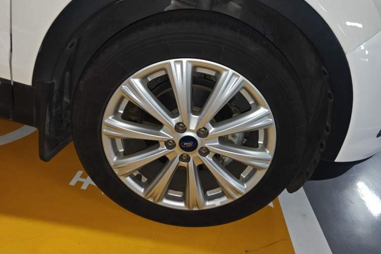 Used Ford Kuga 2018 EcoBoost 180 Two-Wheel-Drive Luxury Wing Edition Right Front Wheel Hub