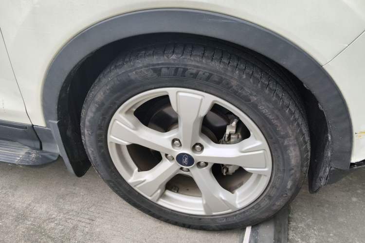 Used Ford Kuga 2018 EcoBoost 180 Two-Wheel-Drive Platinum Edition Right Front Wheel Hub