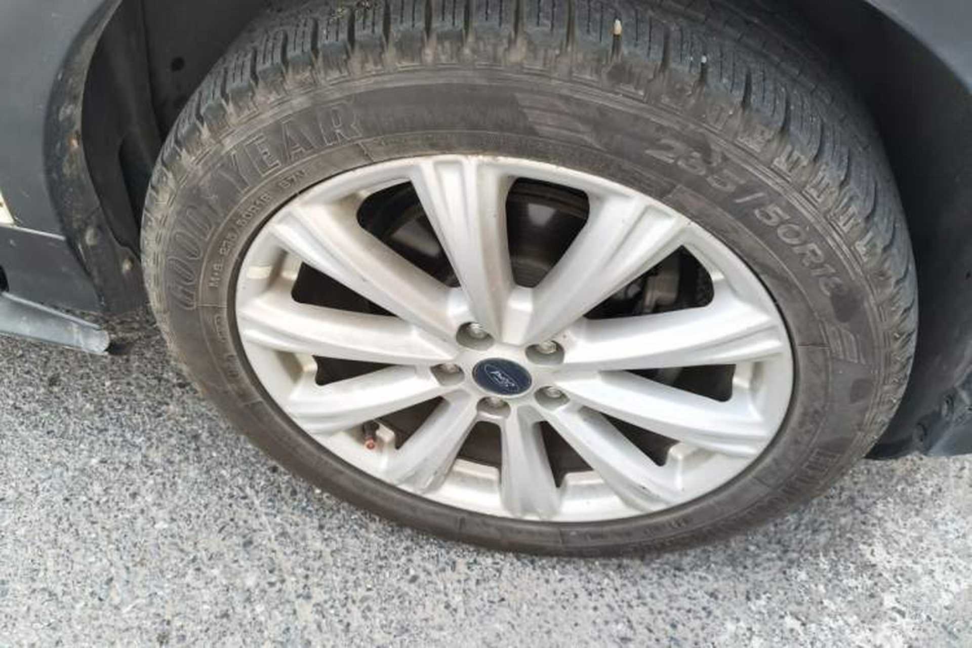 Used Ford Kuga 2018 EcoBoost 180 Two-Wheel-Drive Luxury Wing Edition Right Front Wheel Hub