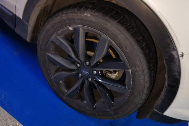 Used Ford Kuga 2018 EcoBoost 245 All-Wheel-Drive Sport Model Right Front Wheel Hub
