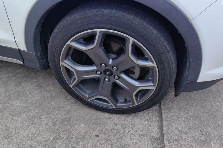 Used Ford Kuga 2018 EcoBoost 180 Two-Wheel-Drive Cognac Special Edition Right Front Wheel Hub