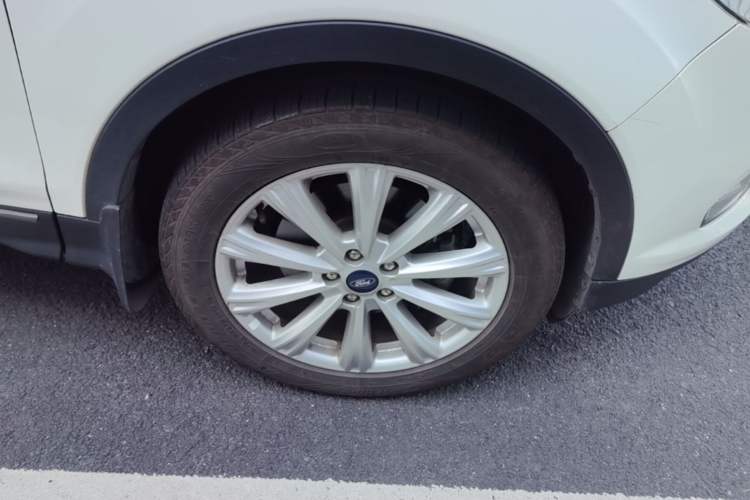 Used Ford Kuga 2018 Facelift EcoBoost 245 Four-Wheel Drive Luxury Wing Model Right Front Wheel Hub