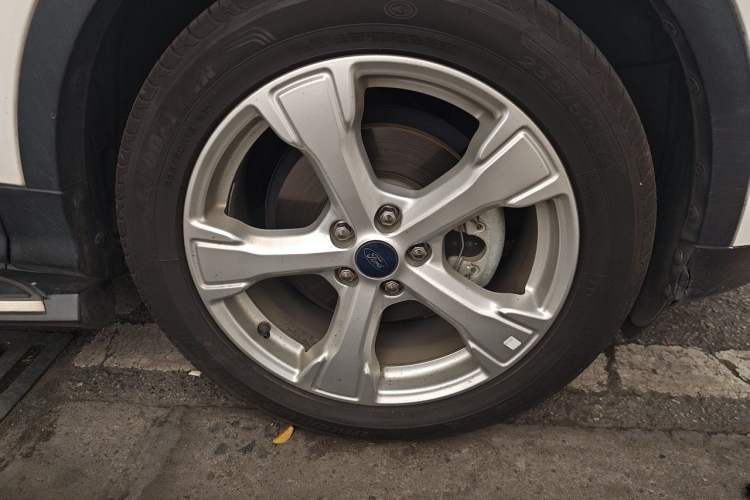 Used Ford Kuga 2018 EcoBoost 180 Two-Wheel-Drive Platinum Edition Right Front Wheel Hub