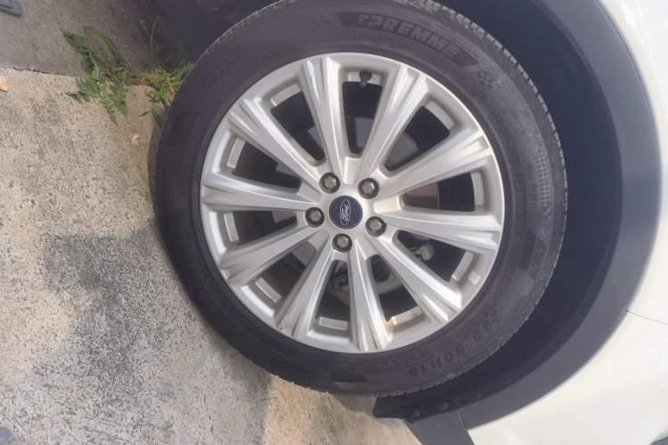 Used Ford Kuga 2018 EcoBoost 180 Two-Wheel-Drive Luxury Wing Edition Right Front Wheel Hub