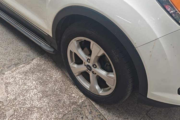 Used Ford Kuga 2018 Facelifted EcoBoost 180 Two-Wheel Drive Luxury Wing Edition Right Front Wheel Hub