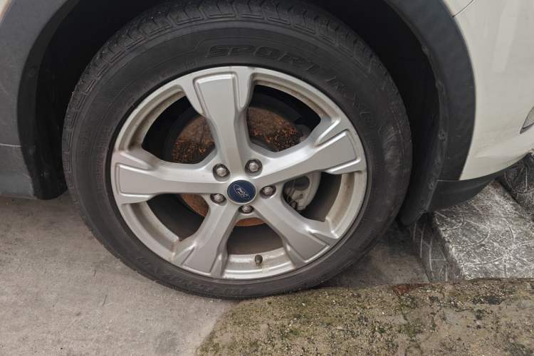 Used Ford Kuga 2018 EcoBoost 180 Two-Wheel-Drive Platinum Edition Right Front Wheel Hub