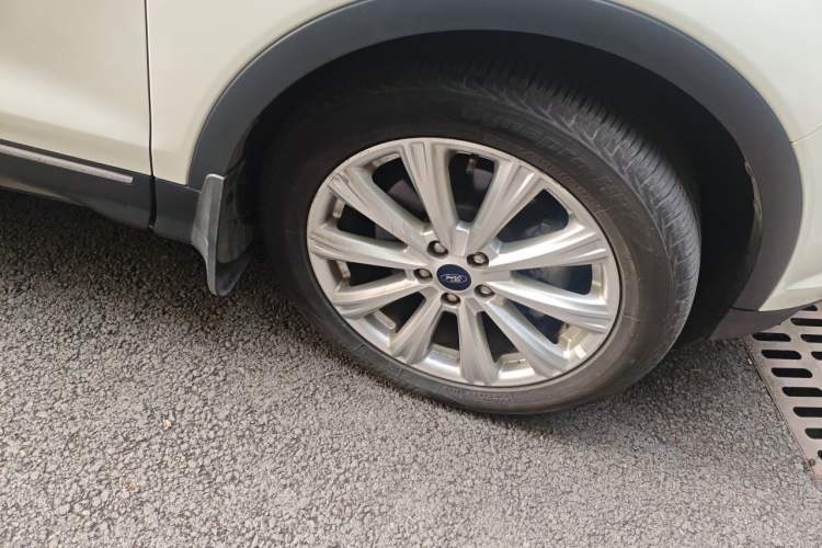 Used Ford Kuga 2018 Facelift EcoBoost 245 Four-Wheel Drive Luxury Wing Model Right Front Wheel Hub