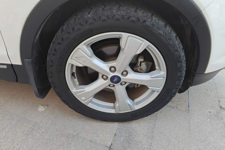 Used Ford Kuga 2018 Facelifted EcoBoost 180 Two-Wheel Drive Luxury Wing Edition Right Front Wheel Hub