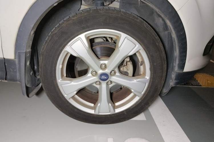 Used Ford Kuga 2018 EcoBoost 180 Two-Wheel-Drive Elite Trim Right Front Wheel Hub
