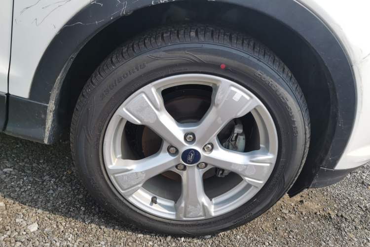 Used Ford Kuga 2018 EcoBoost 180 Two-Wheel-Drive Platinum Edition Right Front Wheel Hub