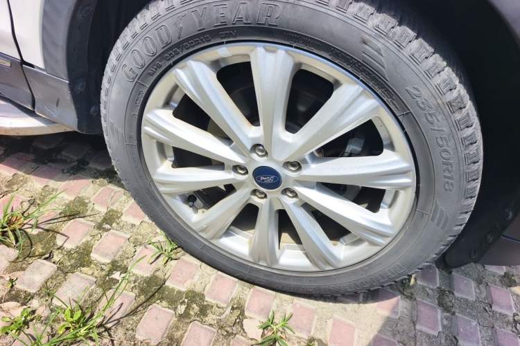 Used Ford Kuga 2018 EcoBoost 180 Two-Wheel-Drive Luxury Wing Edition Right Front Wheel Hub