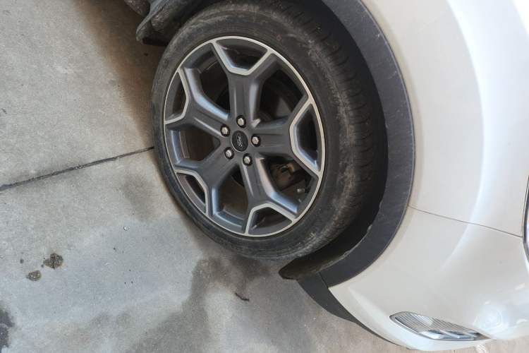 Used Ford Kuga 2018 EcoBoost 180 Two-Wheel-Drive Cognac Special Edition Right Front Wheel Hub