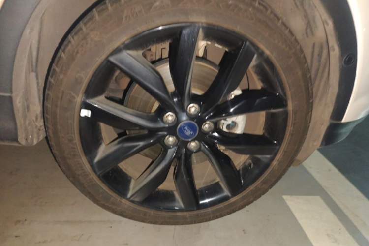 Used Ford Kuga 2018 EcoBoost 245 All-Wheel-Drive Sport Model Right Front Wheel Hub
