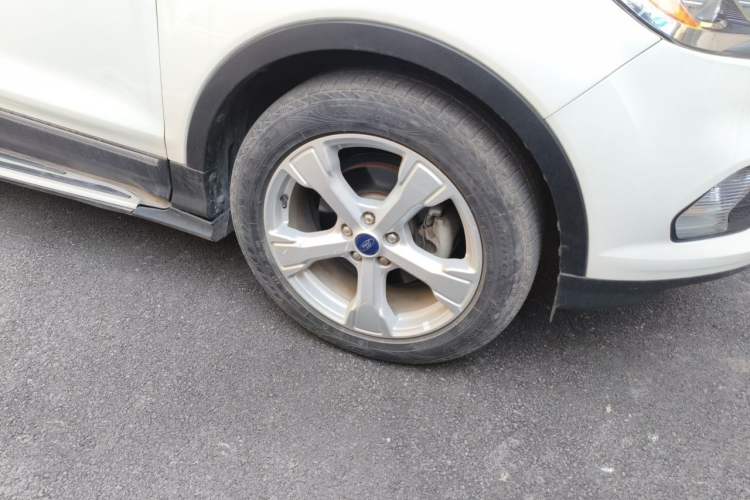Used Ford Kuga 2018 Facelifted EcoBoost 180 Two-Wheel Drive Luxury Wing Edition Right Front Wheel Hub